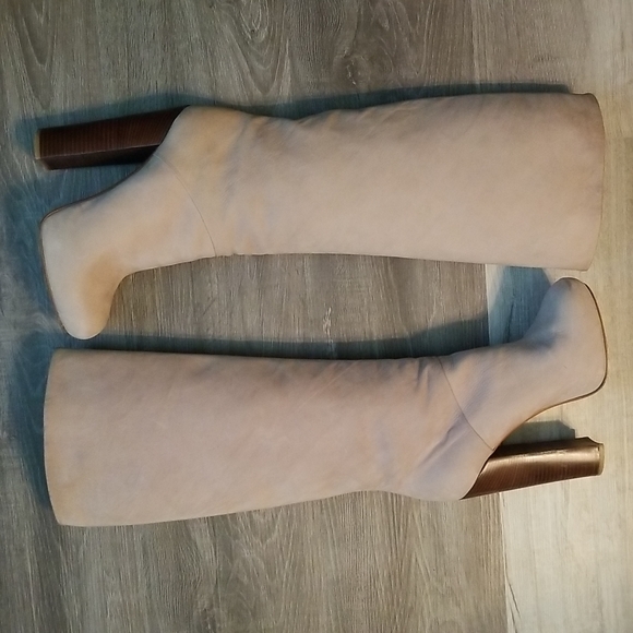 B BRIAN ATWOOD BEIGE SUEDE KNEE-HIGH BOOTS - SIZE 8 - Picture 2 of 6